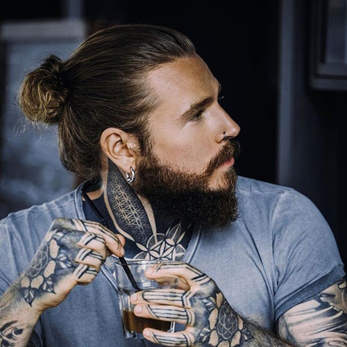 coafuri-bărbătești-păr-lung-man-bun-2018