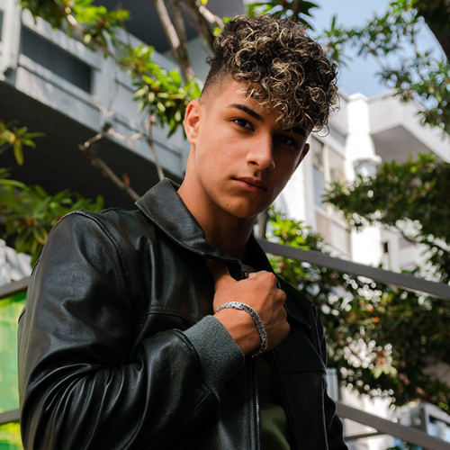 Tunsoare Permed Hair cu Mid Fade