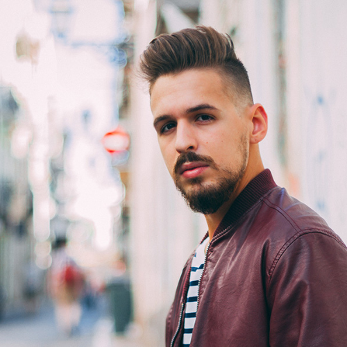 Tunsoare High Bald Fade cu Pompadour