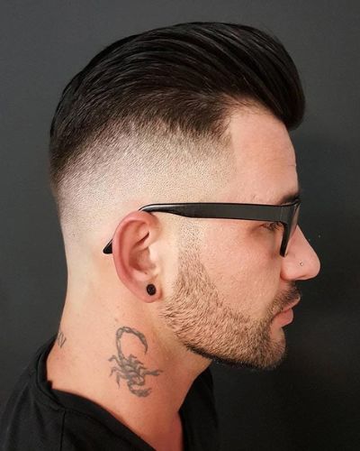 Tunsoare Skin Fade-Side Part