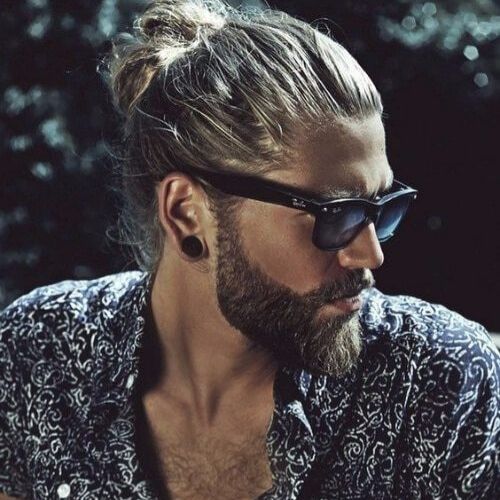 tunsori barbati 2024-tunsoare man bun